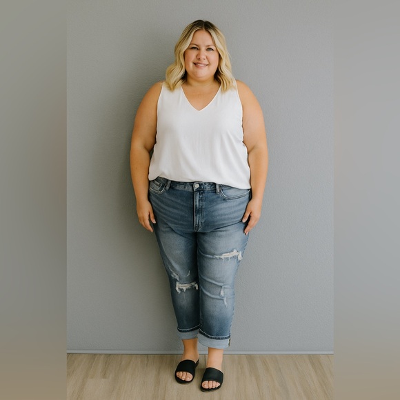 Vervet NWT Leona distressed jeans plus size 18 - Picture 3 of 6